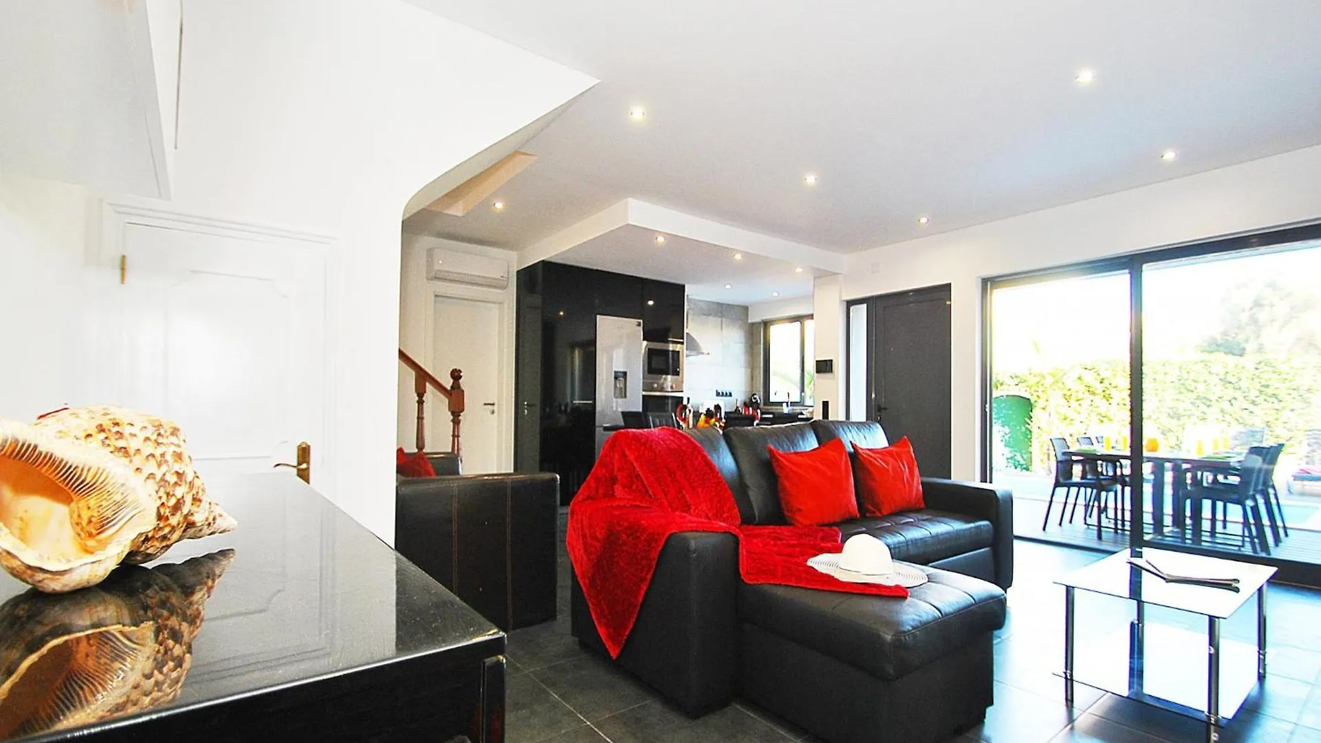 Contemporary Villa W Private Albufeira