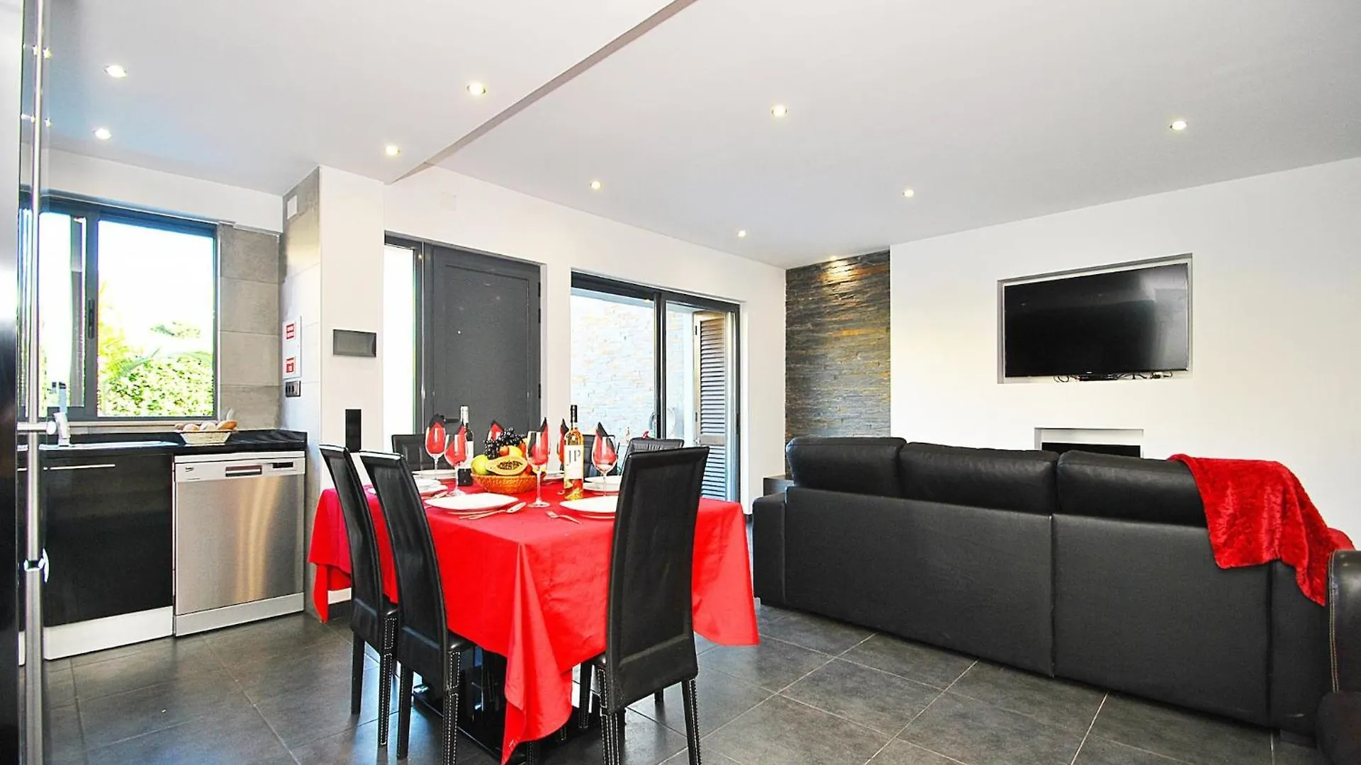 Contemporary Villa W Private Albufeira