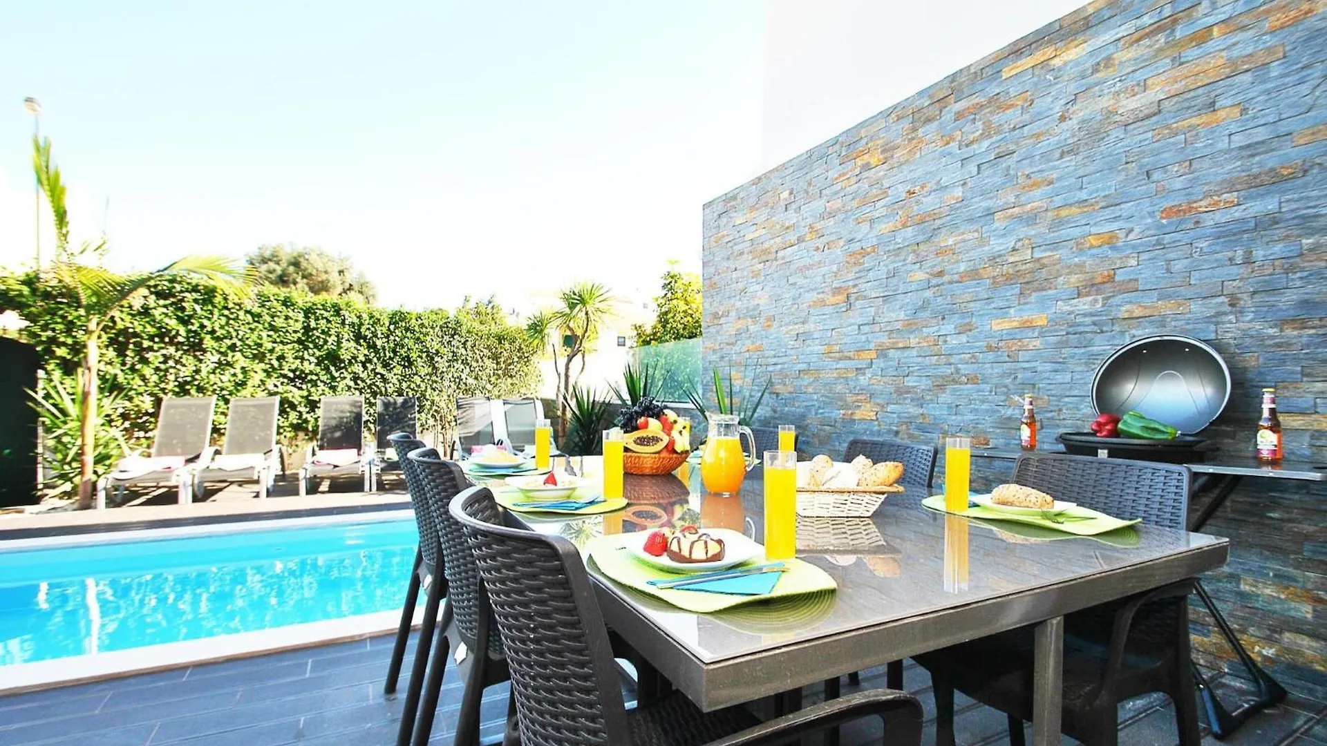 Contemporary Villa W Private Albufeira