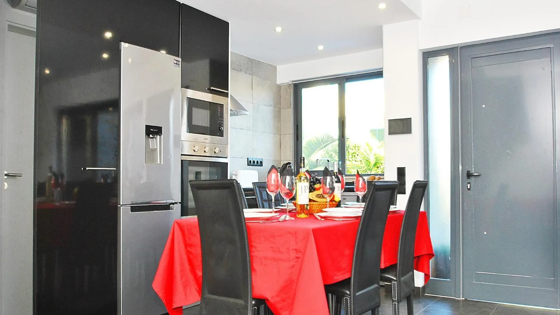 Contemporary Villa W Private Albufeira