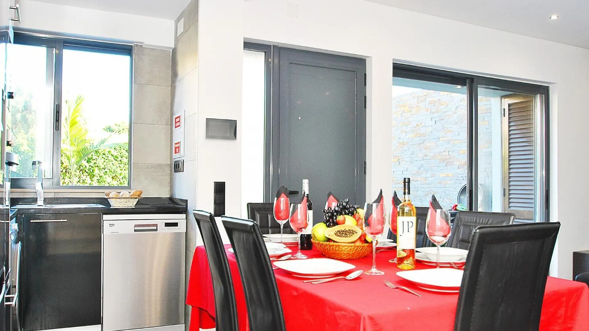 Contemporary Villa W Private Albufeira